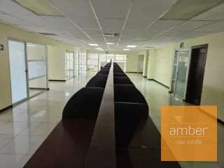 Edificio de oficinas con sótano en Zona 10 — Edificio en Alquiler en Zona 10, Guatemala, Ciudad — miniatura 9 de 13