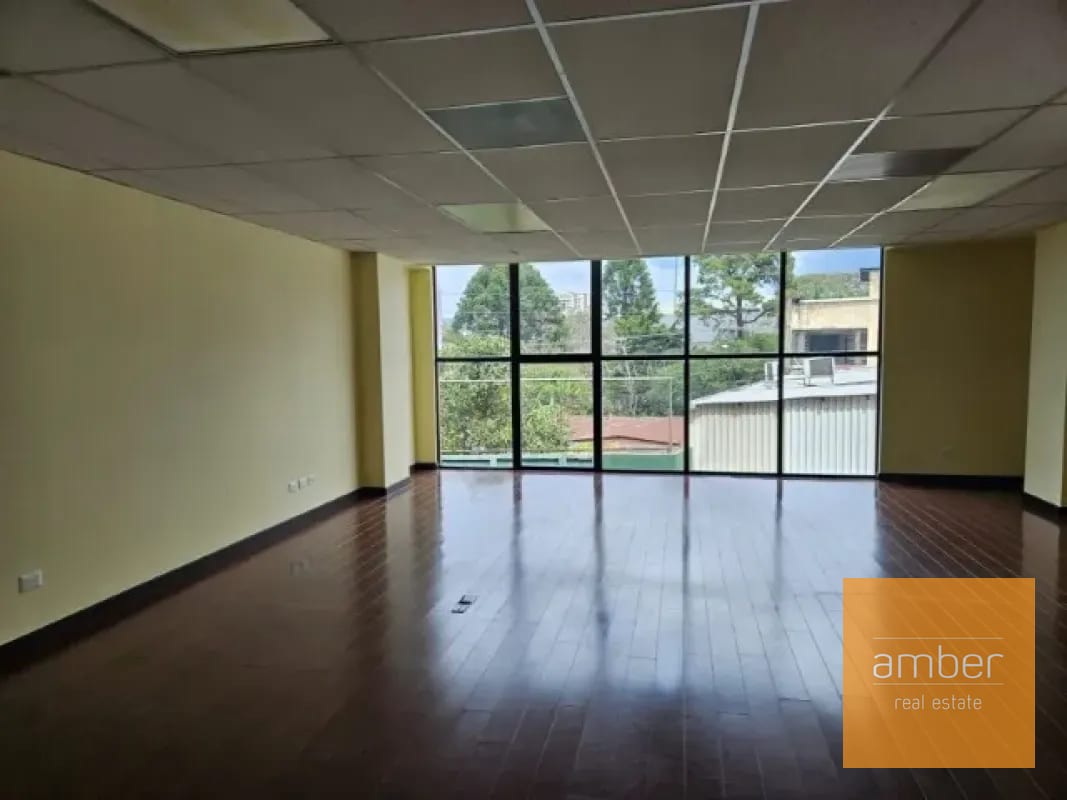 Edificio de oficinas con sótano en Zona 10 — Edificio en Alquiler en Zona 10, Guatemala, Ciudad — foto 7 de 13