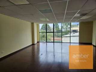Edificio de oficinas con sótano en Zona 10 — Edificio en Alquiler en Zona 10, Guatemala, Ciudad — miniatura 7 de 13