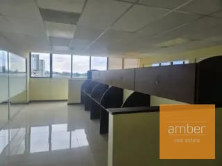Edificio de oficinas con sótano en Zona 10 — Edificio en Alquiler en Zona 10, Guatemala, Ciudad — miniatura 5 de 13