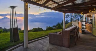 Casa en venta con vista al Lago de Atitlan a 20 minutos de Panajachel — Casa vacacional en Venta en San Andres Semetabaj, Sololá — miniatura 1 de 17