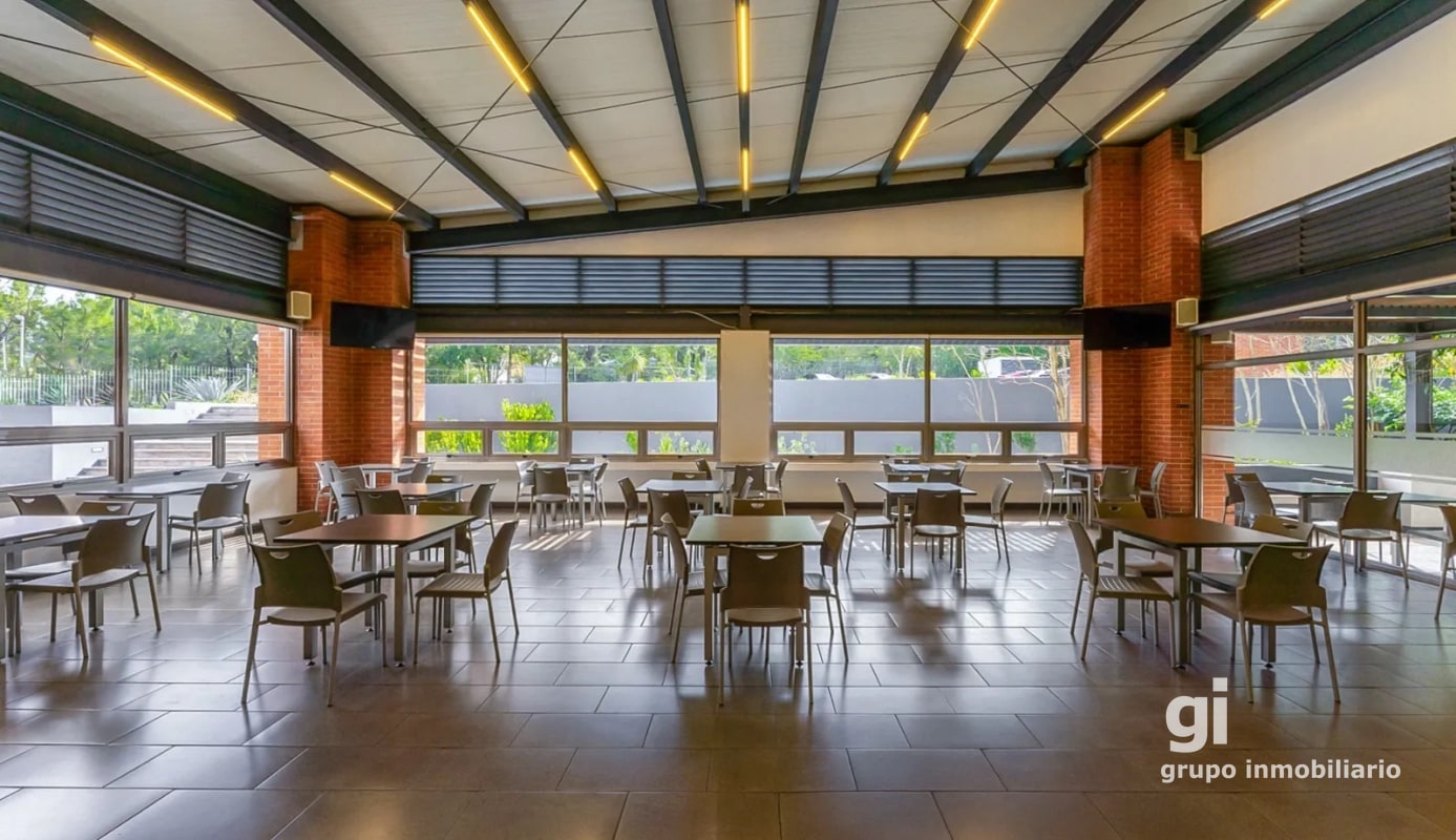 Interesante Propiedad en alquiler para Negocio, Academias, Universidades, Restaurantes, Negocios de Entretenimiento y más en zona 15. - 8