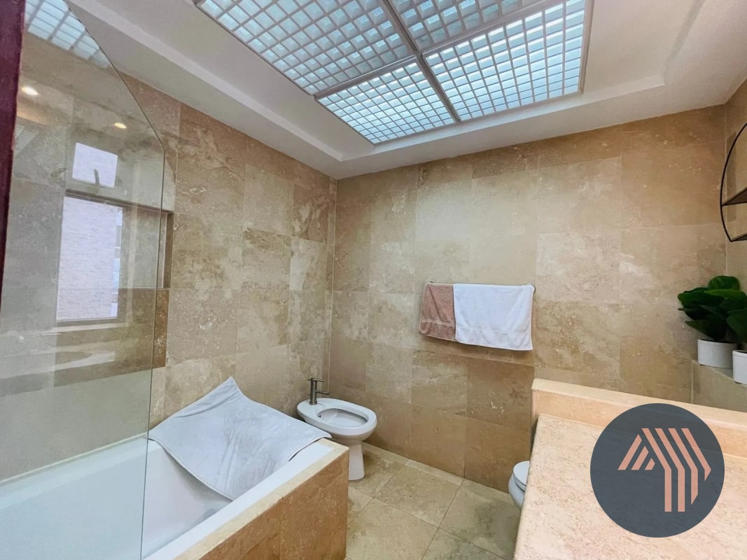 VENTA DE CÉNTRICO APARTAMENTO AMUEBLADO - TIFFANY, ZONA 10 - 2