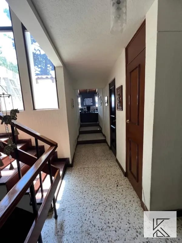 Bella casa en Venta en zona 7 de Mixco, a pocas cuadras de la a Roosevelt — Casa en Venta en Zona 7 Mixco, Guatemala, Ciudad — foto 9 de 16