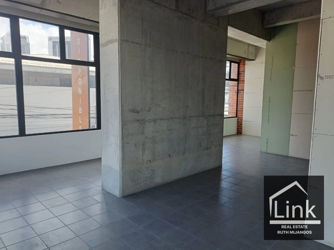 Renta de Local Comercial zona 10 - 8