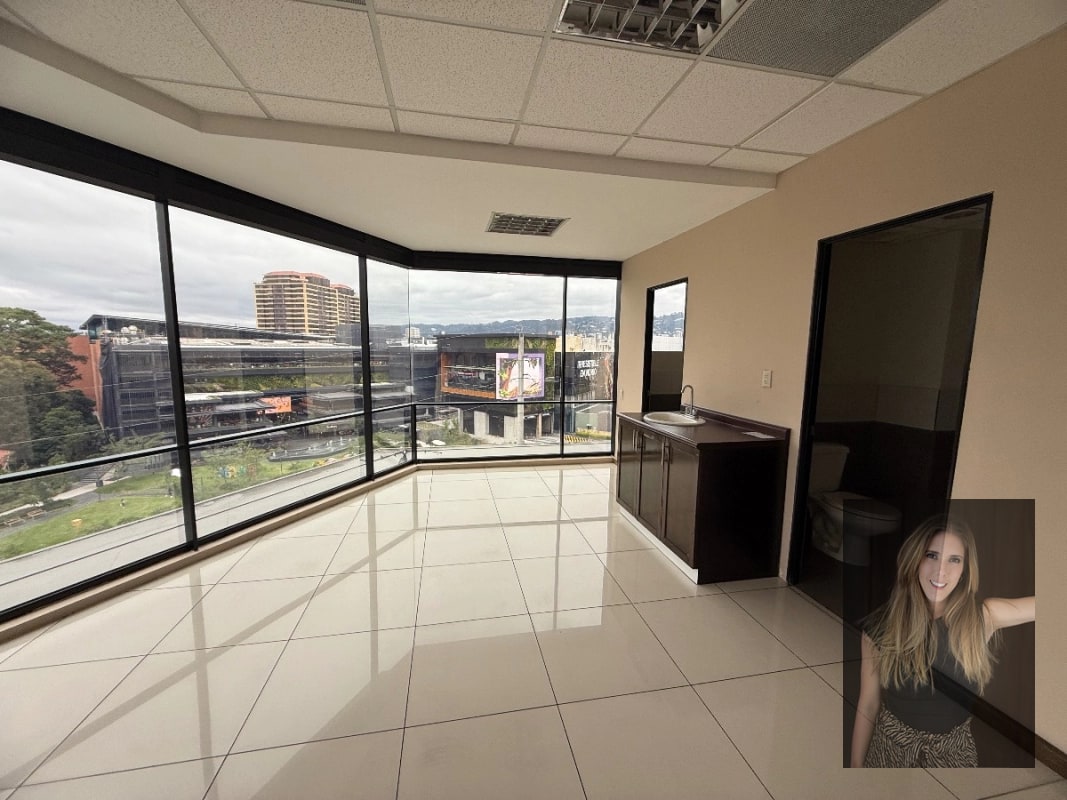 Oficina en renta en Design Center zona 10 - 10