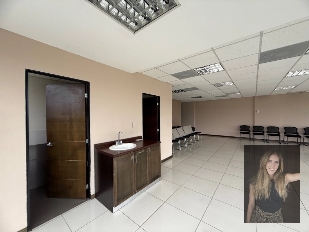 Oficina en renta en Design Center zona 10 - 3