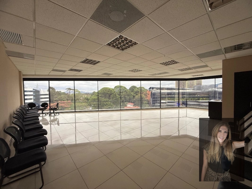 Oficina en renta en Design Center zona 10 - 1