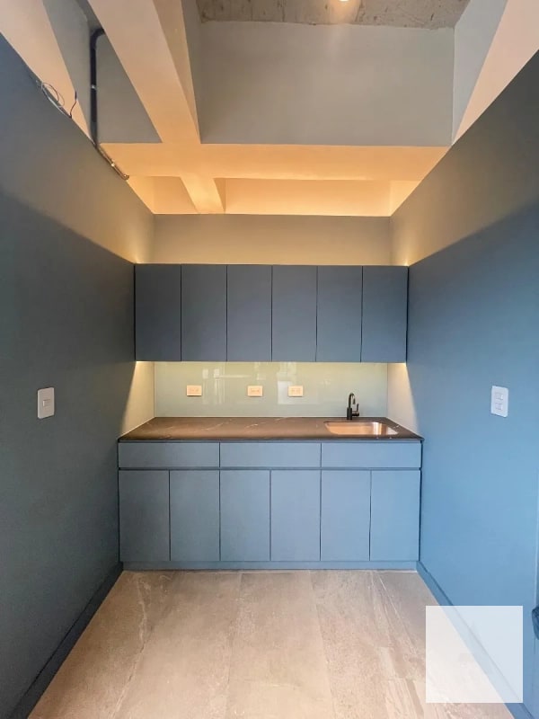 Moderna oficina para estrenar, completamente equipada y decorada - Zona 10 - 7