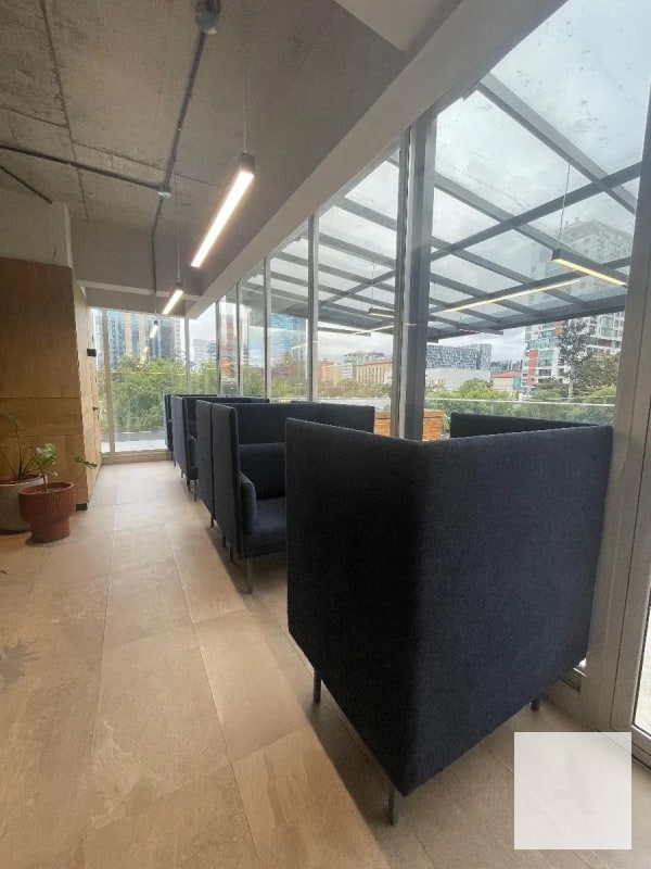 Moderna oficina para estrenar, completamente equipada y decorada - Zona 10 - 5