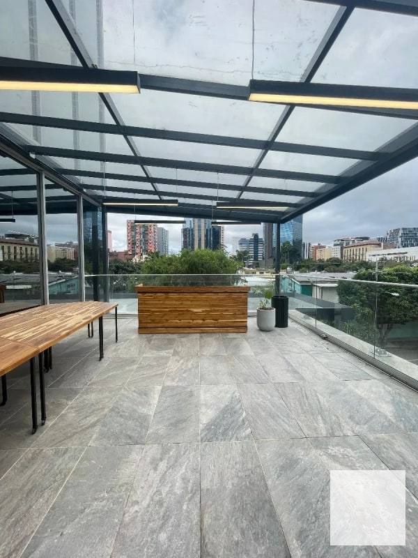 Moderna oficina para estrenar, completamente equipada y decorada - Zona 10 - 3