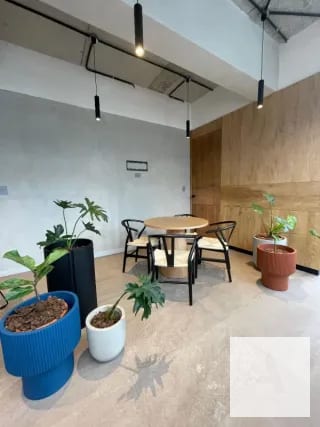 Moderna oficina para estrenar, completamente equipada y decorada - Zona 10 — Oficina en Alquiler en Vasanta, Zona 10, Guatemala, Ciudad — miniatura 3 de 9