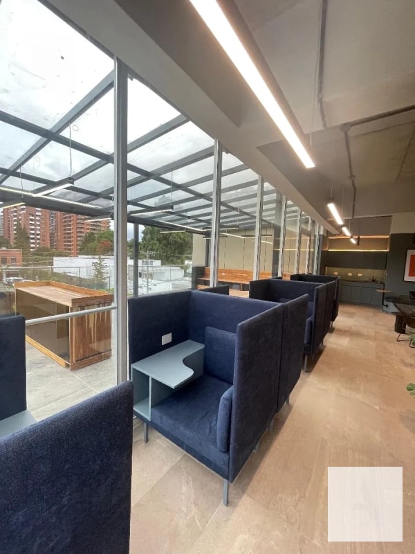Moderna oficina para estrenar, completamente equipada y decorada en VENTA - Zona 10 - 6