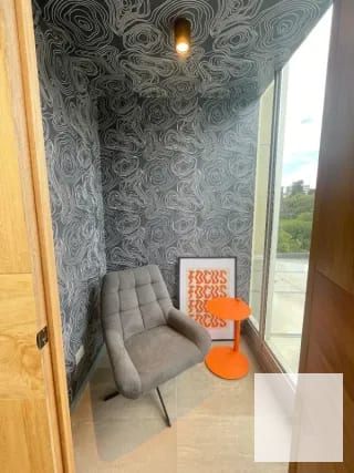 Moderna oficina para estrenar, completamente equipada y decorada en VENTA - Zona 10 — Oficina en Venta en Vasanta, Zona 10, Guatemala, Ciudad — miniatura 4 de 8