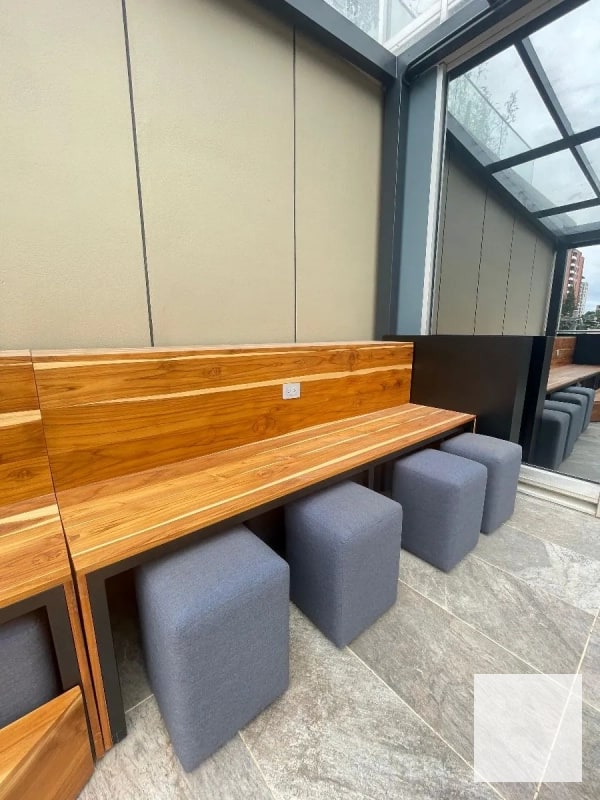 Moderna oficina para estrenar, completamente equipada y decorada en VENTA - Zona 10 - 2