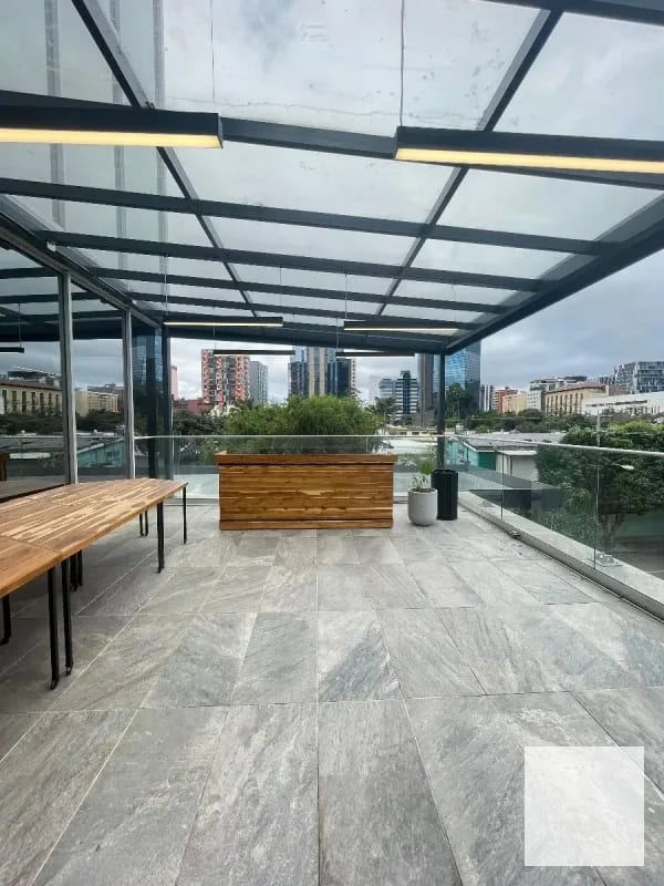 Moderna oficina para estrenar, completamente equipada y decorada en VENTA - Zona 10 — Oficina en Venta en Vasanta, Zona 10, Guatemala, Ciudad — foto 2 de 8
