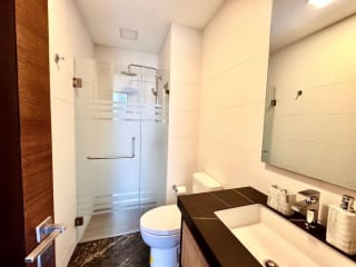 Apartamento en Renta en Zona 10 con Espacios Amplios y Funcionales + Amenidades Exclusivas — Apartamento en Alquiler en Zona 10, Guatemala, Ciudad — miniatura 14 de 17