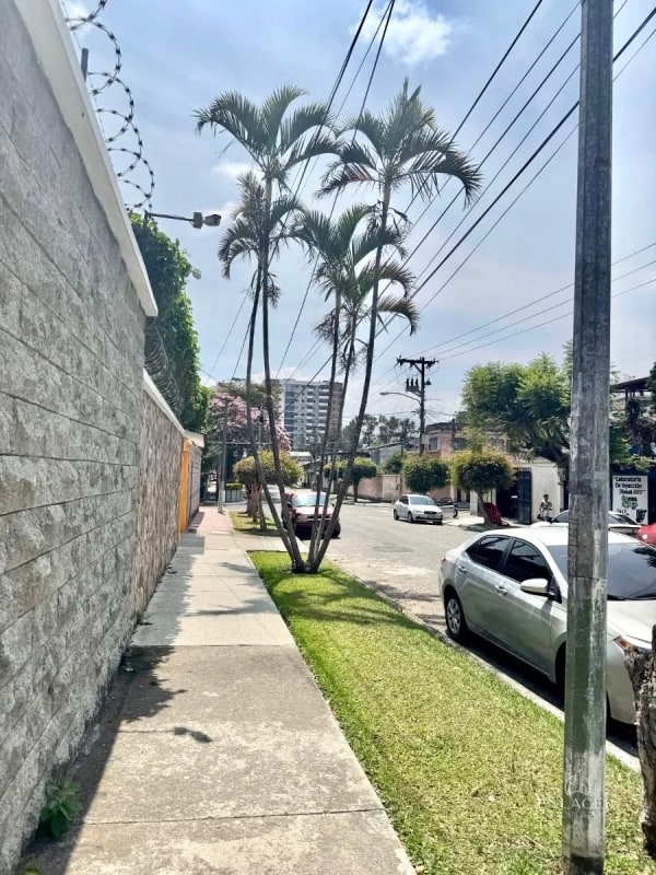 Zona 11 • Terreno en venta • Mariscal - Excelente ubicación - 1