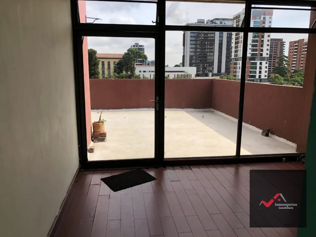 OFICINA EN RENTA ZONA 10 EDIFICIO S Y M - 8