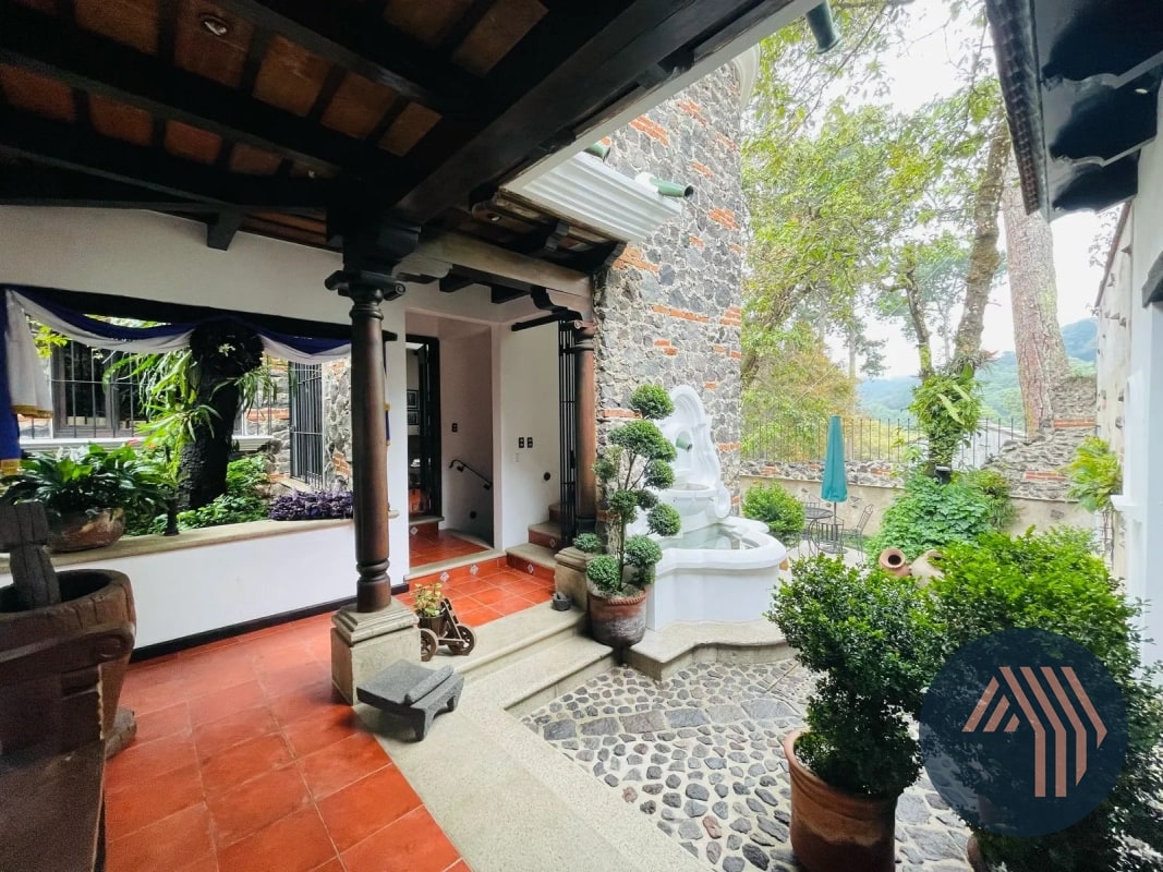 VENTA DE HERMOSA CASA ESTILO COLONIAL - LABOR DE CASTILLA - 2