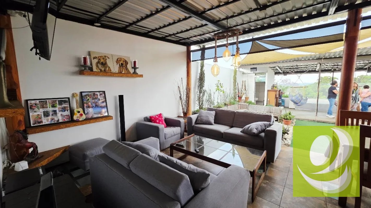 AMPLIA CASA EN VENTA EN SECTOR B4 SAN CRISTOBAL I - 2