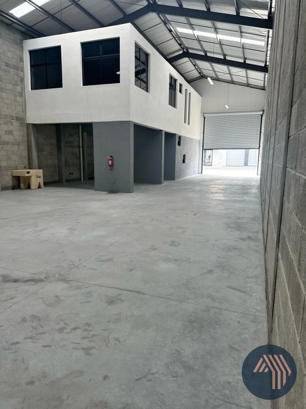 ALQUILER DE OFIBODEGA PARA ESTRENAR - EMPRESARIAL CHIMALTENANGO - 8