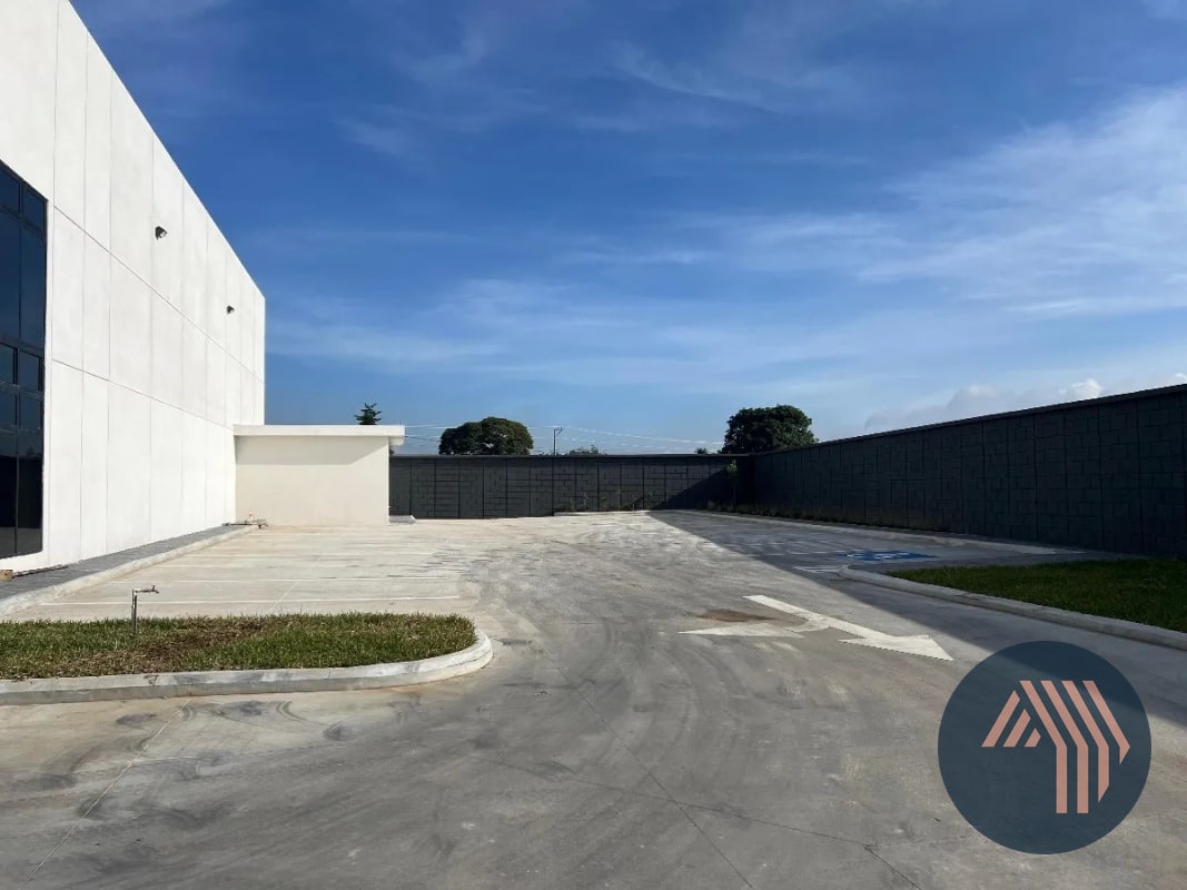 ALQUILER DE OFIBODEGA PARA ESTRENAR - EMPRESARIAL CHIMALTENANGO - 1