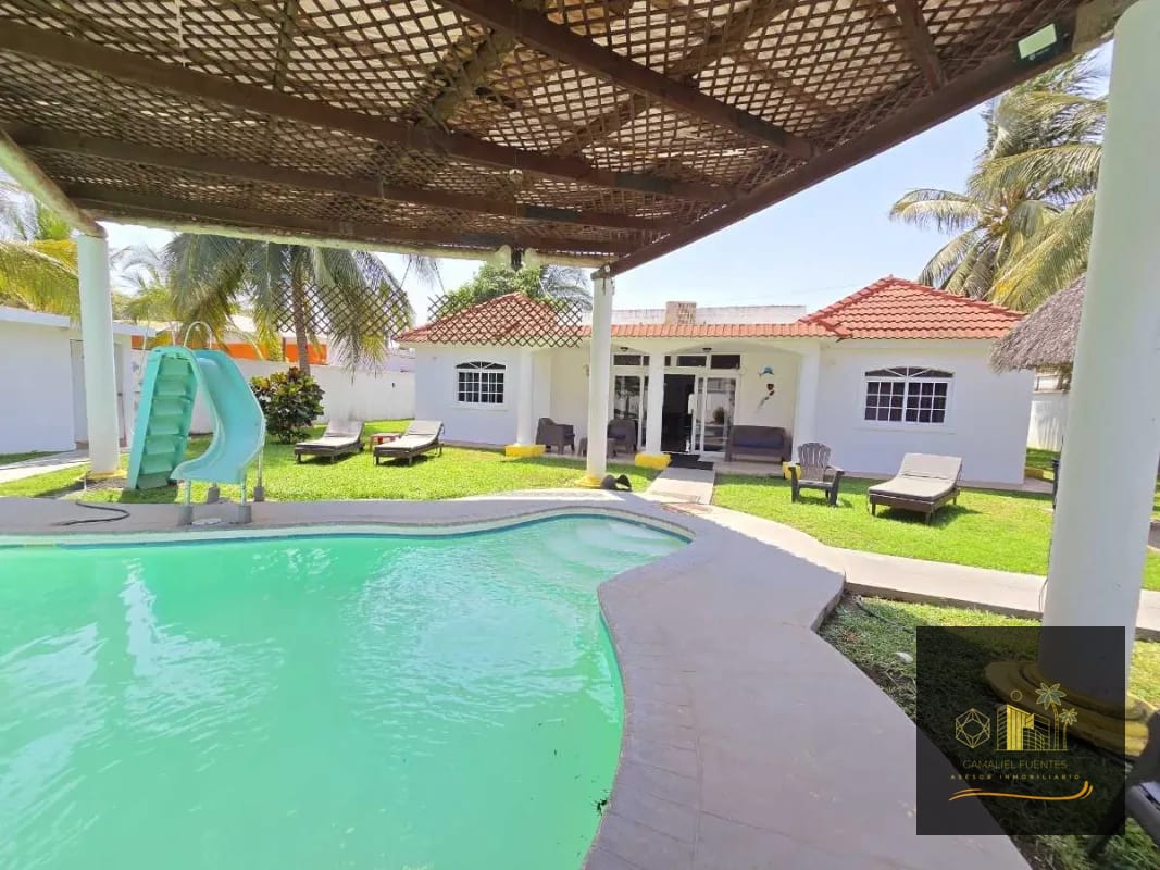 Chalet en Venta a 100 metros del mar — Casa vacacional en Venta en Costa Sur, Escuintla — foto 1 de 16
