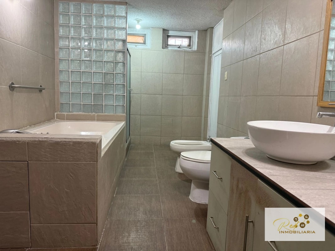VENTA DE CASA EN SAN JORGE ZONA 11 - 2