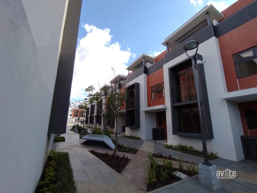 CONDADO NARANJO: 4 habitaciones, 3.5 baños, 2 parqueos Q9,500 - 4