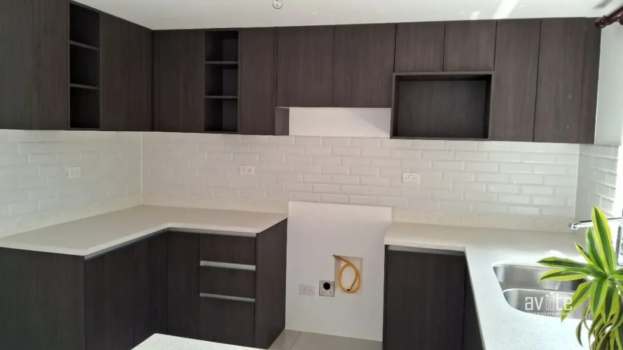 CONDADO NARANJO:   4 habitaciones, 3.5 baños, 2 parqueos Q9,500 — Casa en Alquiler en Condado Naranjo, Zona 4 Mixco, Guatemala, Ciudad — foto 4 de 6