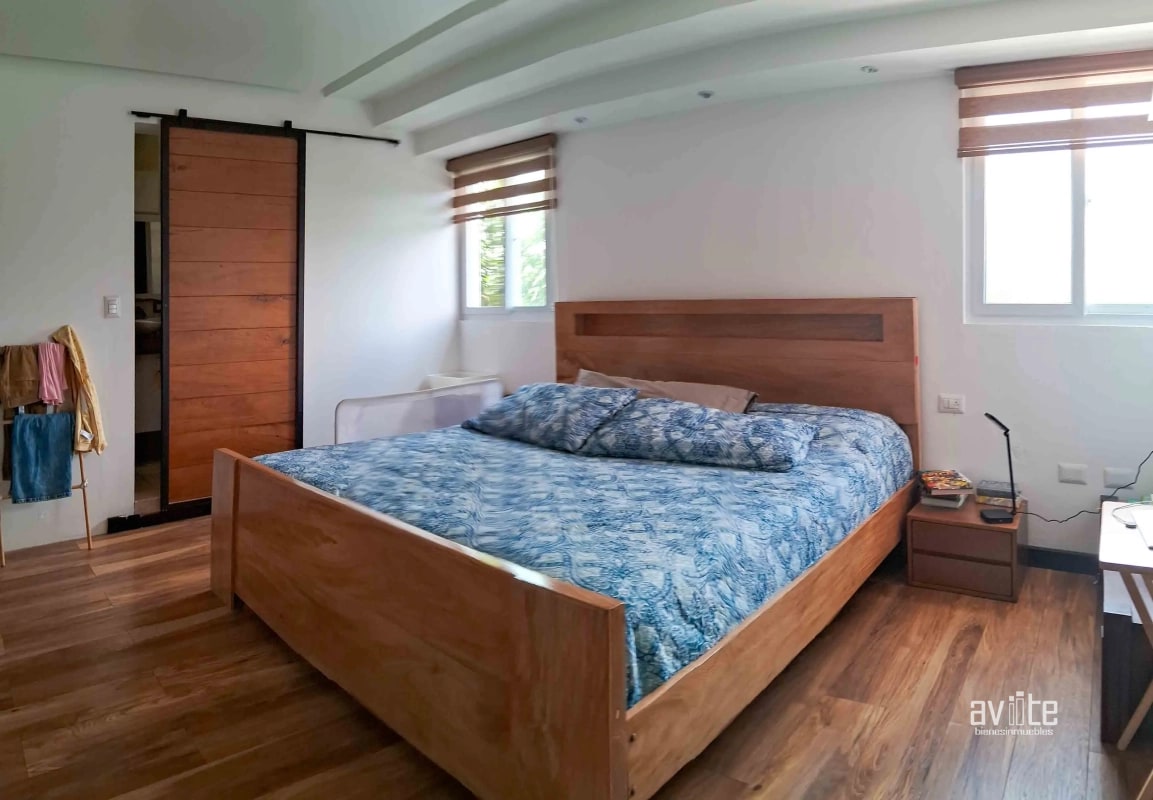 Valle del Sol,  casa de 3 habitaciones, con doble jardin   Q2,250,000.00 - 7