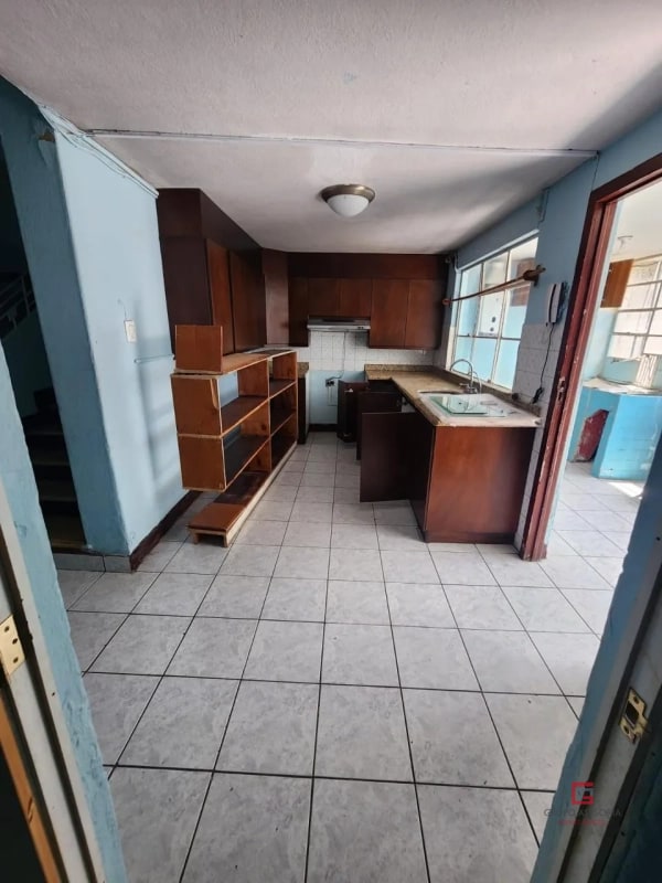 Renta de amplia casa ideal para oficina - 10