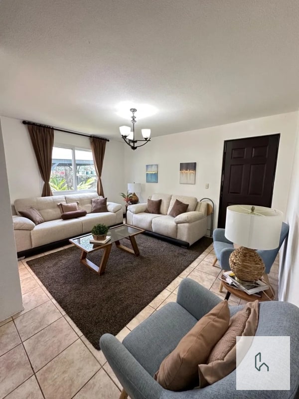 CASA EN VENTA EN FONTANA 3 - 9