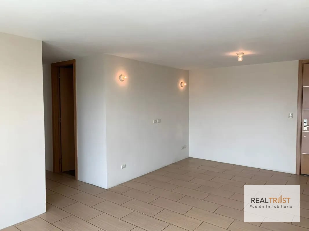 ALQUILO APARTAMENTO EN EDIFICIO CONDADO LA VILLA, ZONA 14 — Apartamento en Alquiler en Zona 14, Guatemala, Ciudad — foto 11 de 12