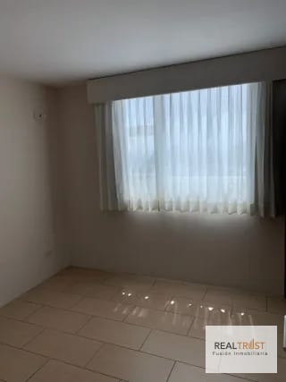 ALQUILO APARTAMENTO EN EDIFICIO CONDADO LA VILLA, ZONA 14 — Apartamento en Alquiler en Zona 14, Guatemala, Ciudad — miniatura 3 de 12