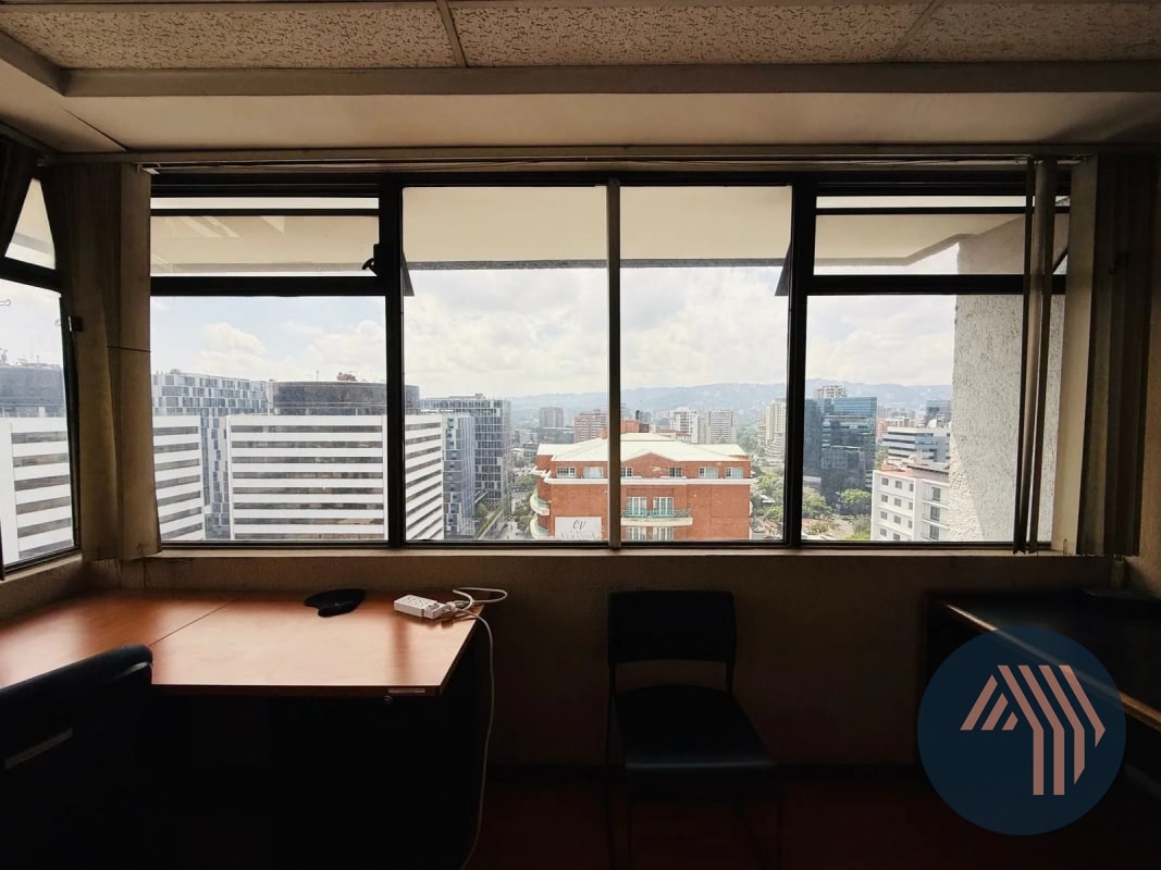ALQUILER DE AMPLIA OFICINA 200MT2 - REFORMA MONTUFAR, ZONA 10 - 6