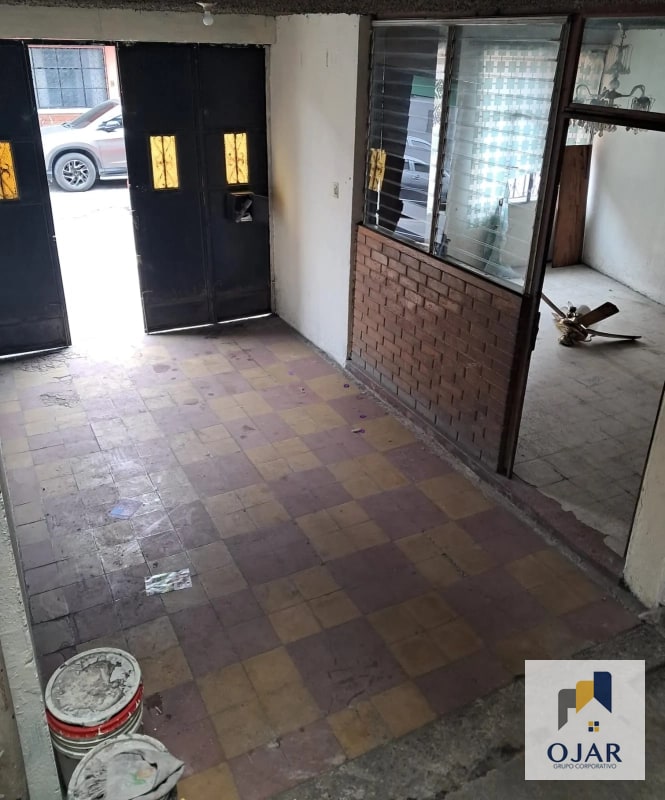CASA EN VENTA EN ZONA 6, CUENTA CON 3 LOCALES, MEDIA CUADRA DE CALLE MARTÍ - 10