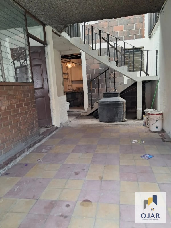 CASA EN VENTA EN ZONA 6, CUENTA CON 3 LOCALES, MEDIA CUADRA DE CALLE MARTÍ - 9