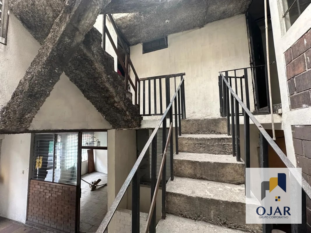 CASA EN VENTA EN ZONA 6, CUENTA CON 3 LOCALES, MEDIA CUADRA DE CALLE MARTÍ - 6