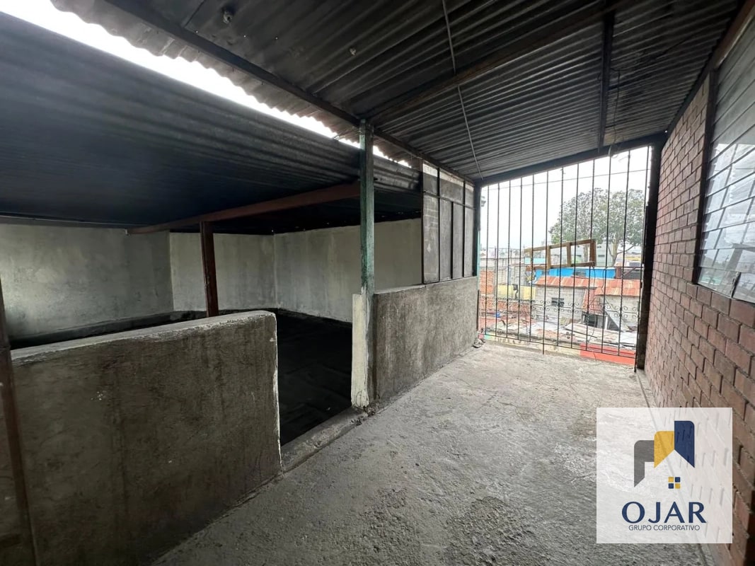 CASA EN VENTA EN ZONA 6, CUENTA CON 3 LOCALES, MEDIA CUADRA DE CALLE MARTÍ - 4
