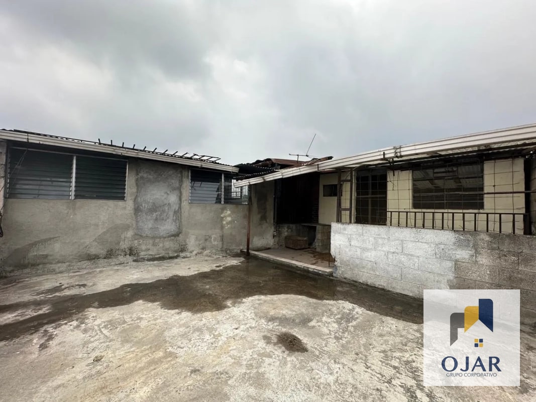CASA EN VENTA EN ZONA 6, CUENTA CON 3 LOCALES, MEDIA CUADRA DE CALLE MARTÍ - 3