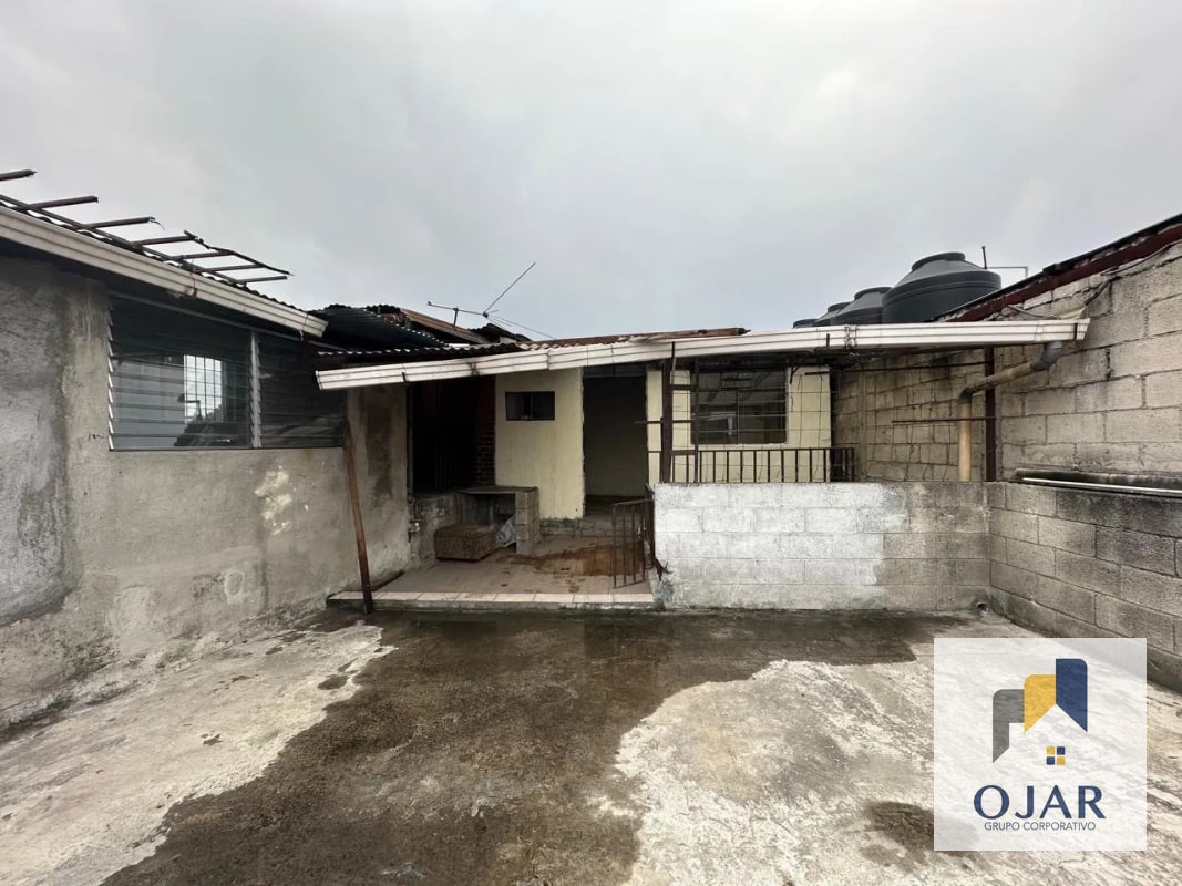 CASA EN VENTA EN ZONA 6, CUENTA CON 3 LOCALES, MEDIA CUADRA DE CALLE MARTÍ - 2