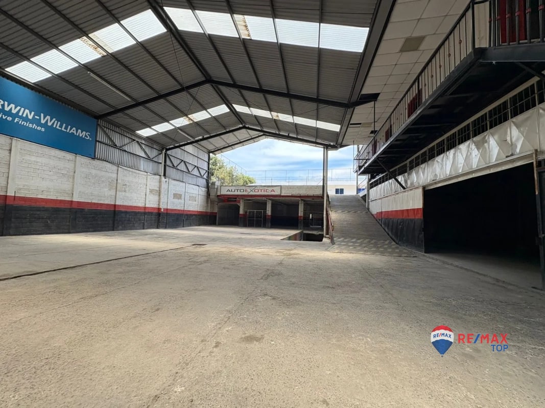 ZONA 8, BODEGA EN SAN CRISTÓBAL 4,200 MTS l AMBIENTES AMPLIOS - 2