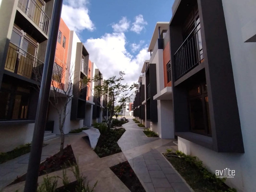 CONDADO NARANJO, Mérida:   3 habitaciones, 3.5 baños, 2 parqueos Q2,800,000 - 3