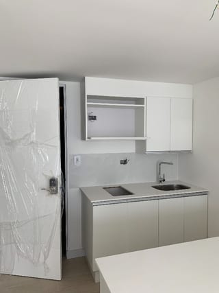 MODERNO APARTAMENTO EQUIPADO EN RENTA, EDIFICIO QUO — Apartamento en Alquiler en Zona 4, Guatemala, Ciudad — miniatura 9 de 14