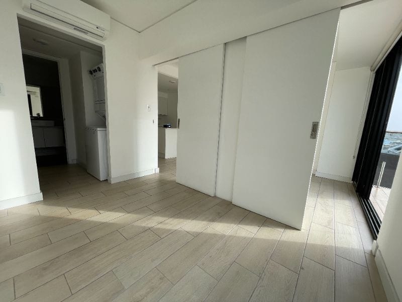 MODERNO APARTAMENTO EQUIPADO EN RENTA, EDIFICIO QUO — Apartamento en Alquiler en Zona 4, Guatemala, Ciudad — foto 5 de 14