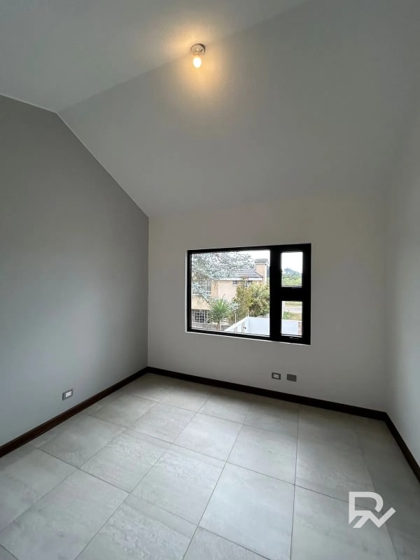 Venta de casa en CAES entrada San José Pinula, Los Manantiales - 13