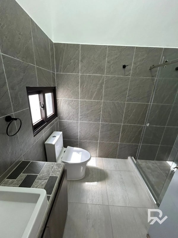 Venta de casa en CAES entrada San José Pinula, Los Manantiales - 11