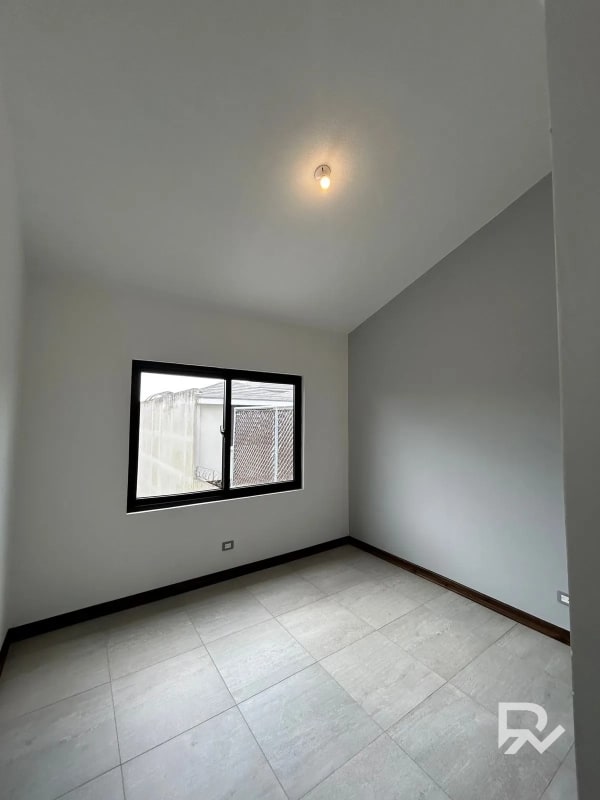 Venta de casa en CAES entrada San José Pinula, Los Manantiales - 10